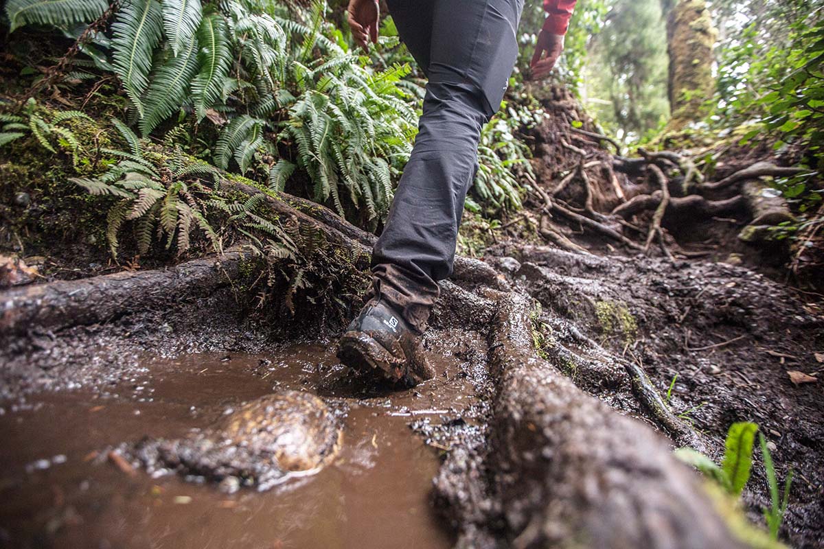 Hiking in mud (Salomon Cross Hike Mid GTX women's hiking boot)